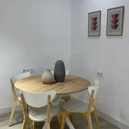 A 50 Metros De La Plaza Del Charco,