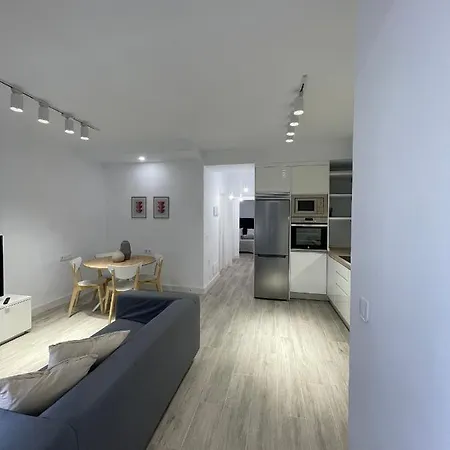 A 50 Metros De La Plaza Del Charco, *