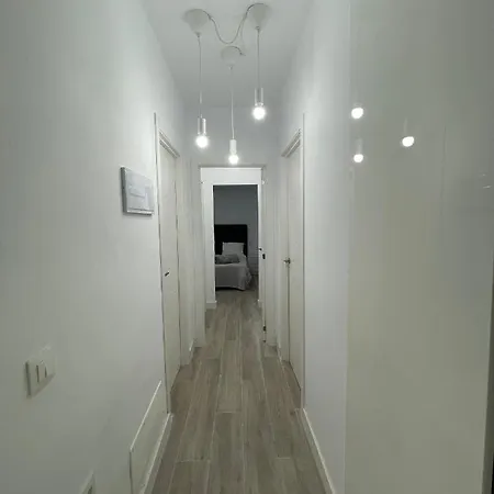 A 50 Metros De La Plaza Del Charco,