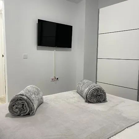 A 50 Metros De La Plaza Del Charco, *